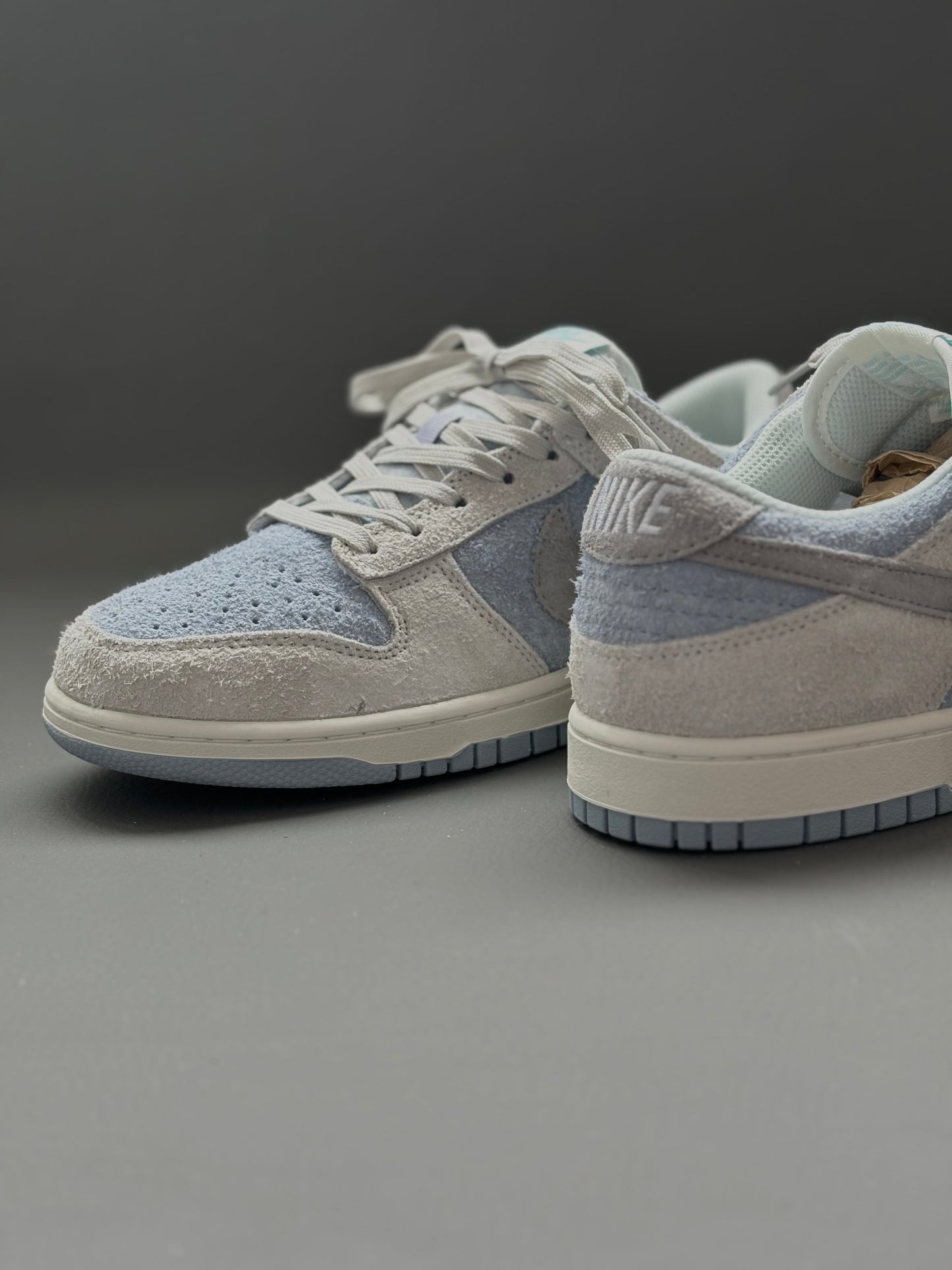 Nike Dunk Low
Light Armory Blue Photon Dust