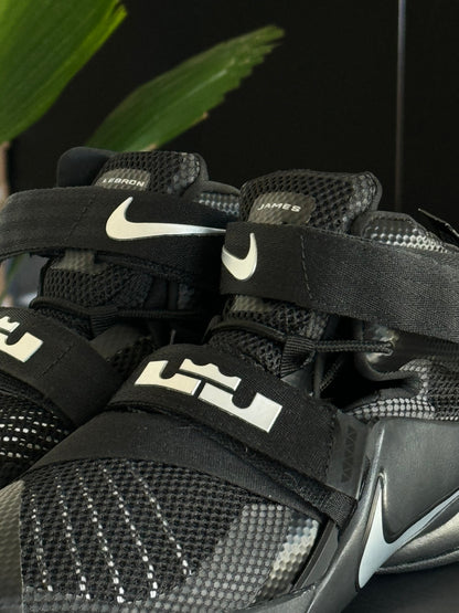 Nike Lebron Soldier
