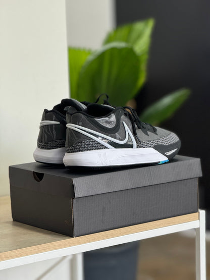 Nike Kyrie 8