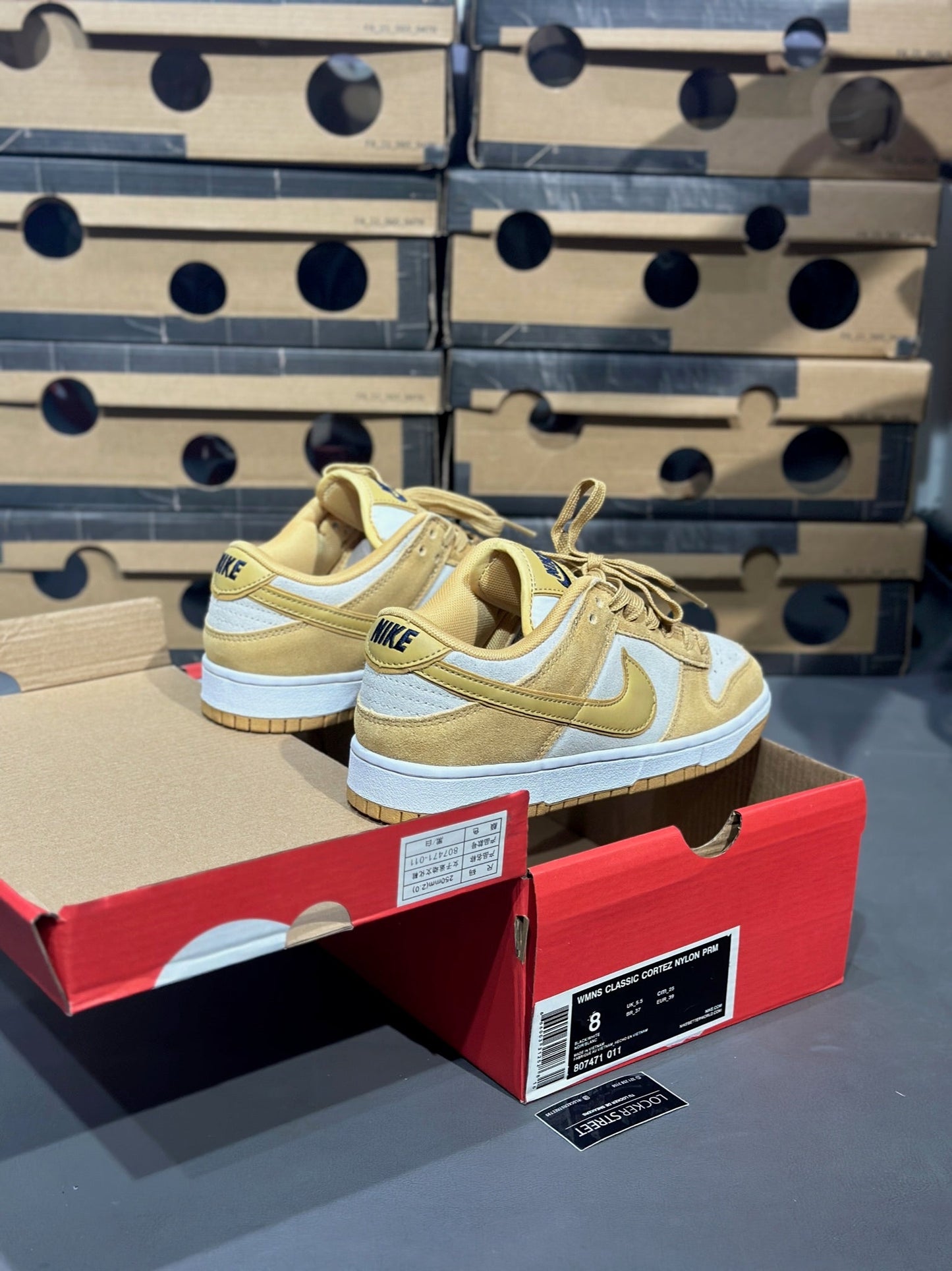 Nike Sb Dunk Gold Suede